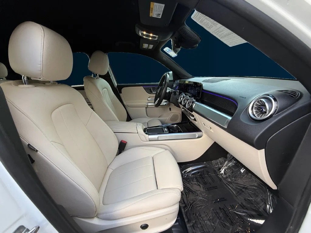 Used 2025  Mercedes-Benz GLB 250 image 17
