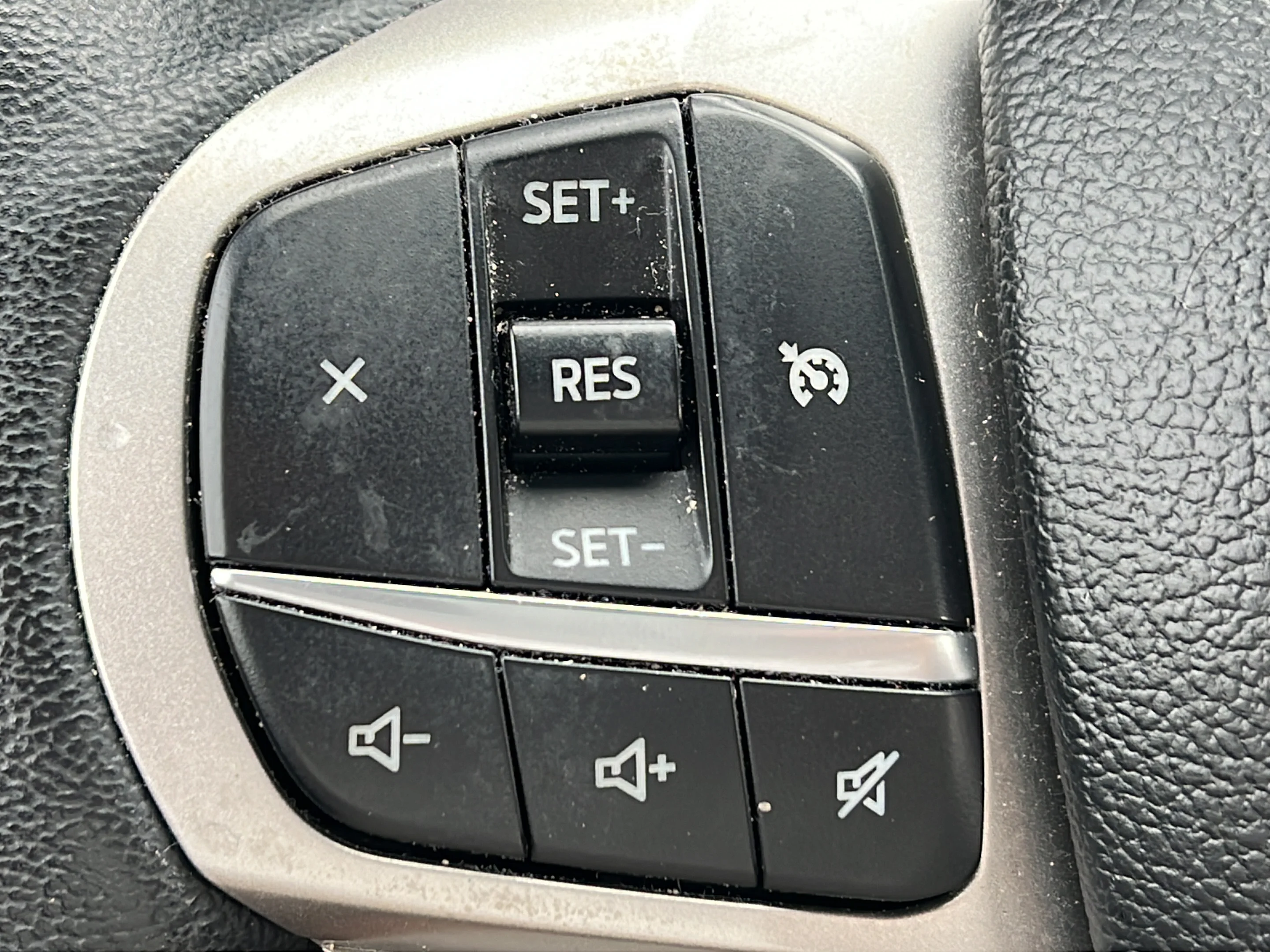 Used 2023 Silver Metallic Ford XLT image 19