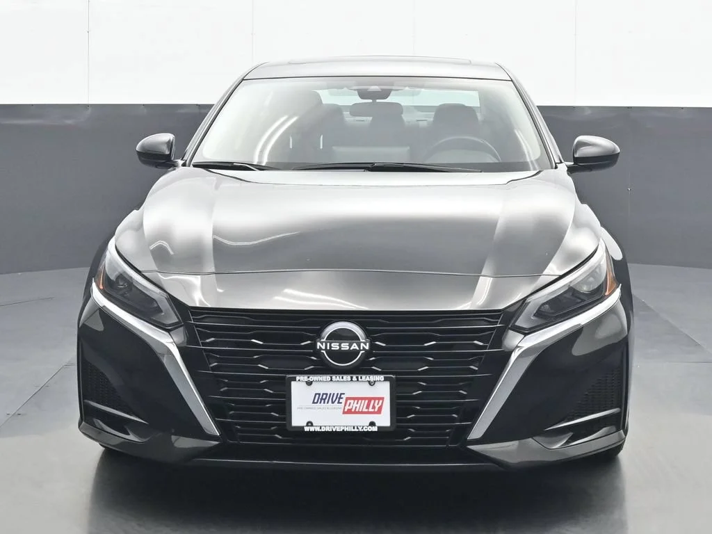 Used 2024 Black Nissan 2.5 SV image 1