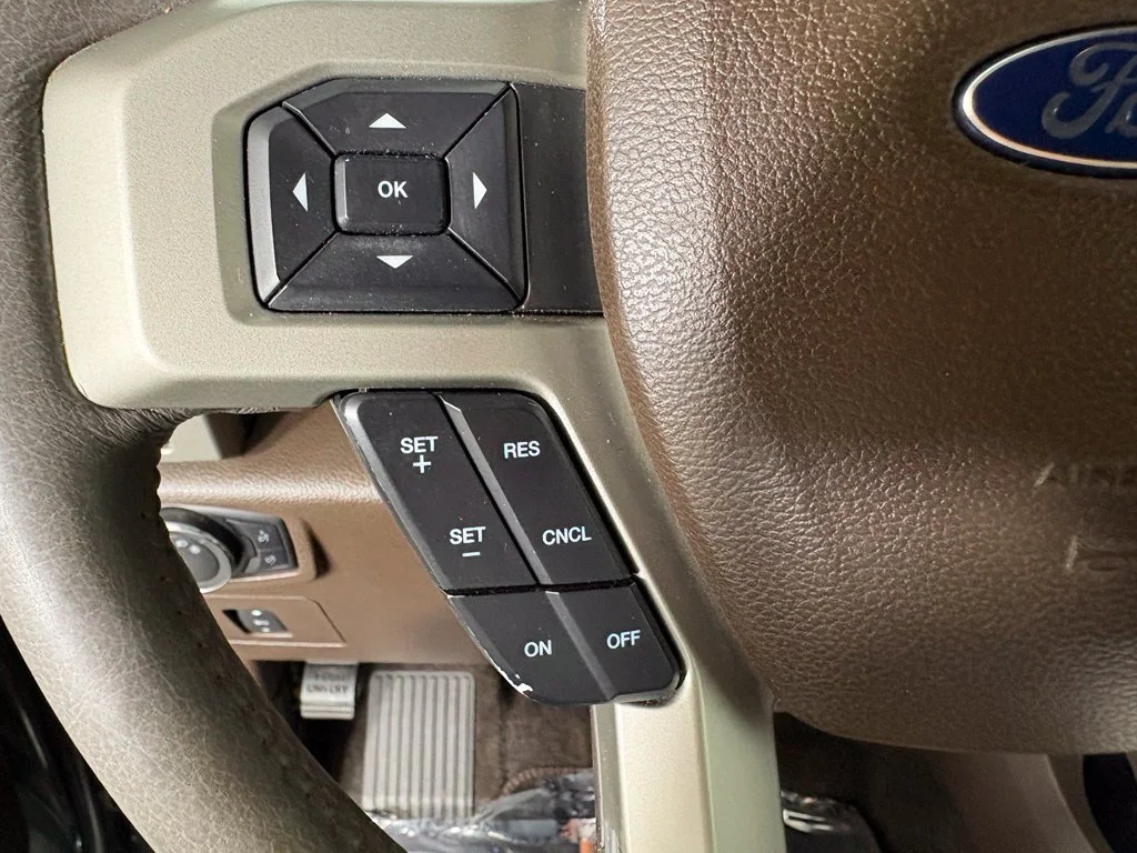 Used 2015 Green Ford King Ranch image 23