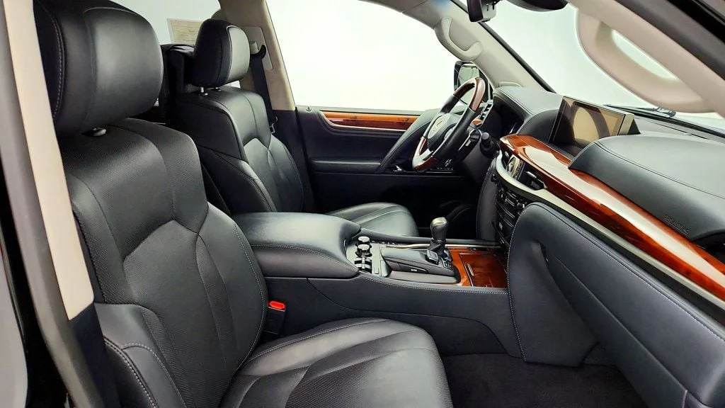 Used 2019 Black Onyx Lexus LX 570 Three Row 4WD w/ Mark Levinson, Rear DVD & Luxury Pkg image 28
