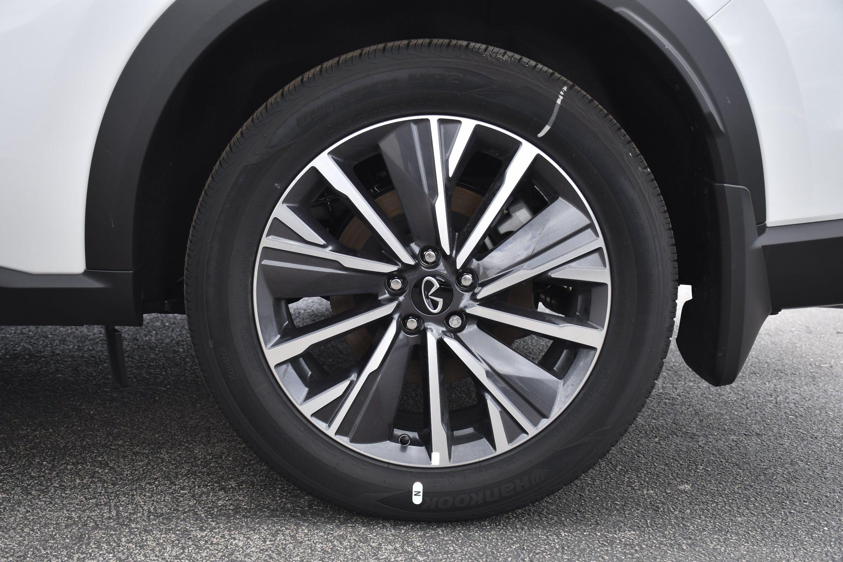 New 2027 RADIANT WHITE INFINITI Luxe FWD image 36