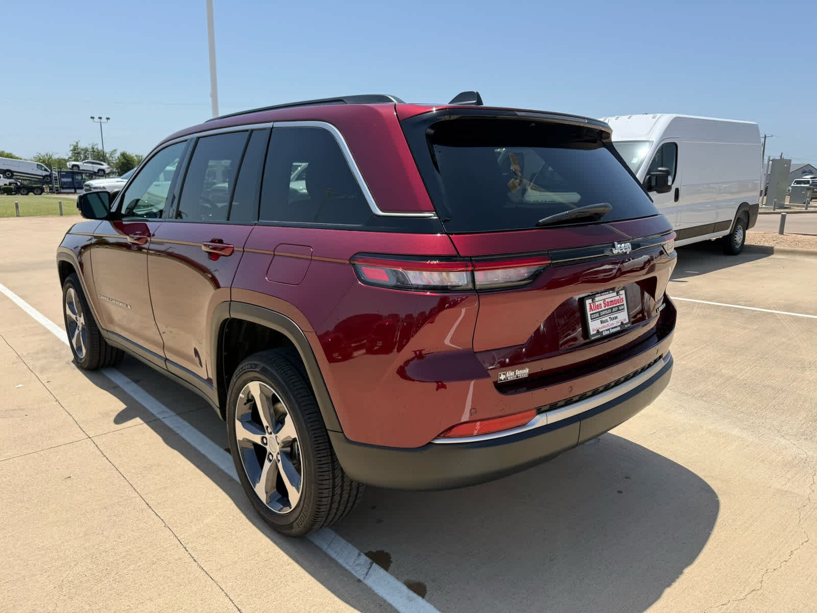 New 2026 Velvet Red Pearl-Coat Exterior Paint Jeep Limited image 8