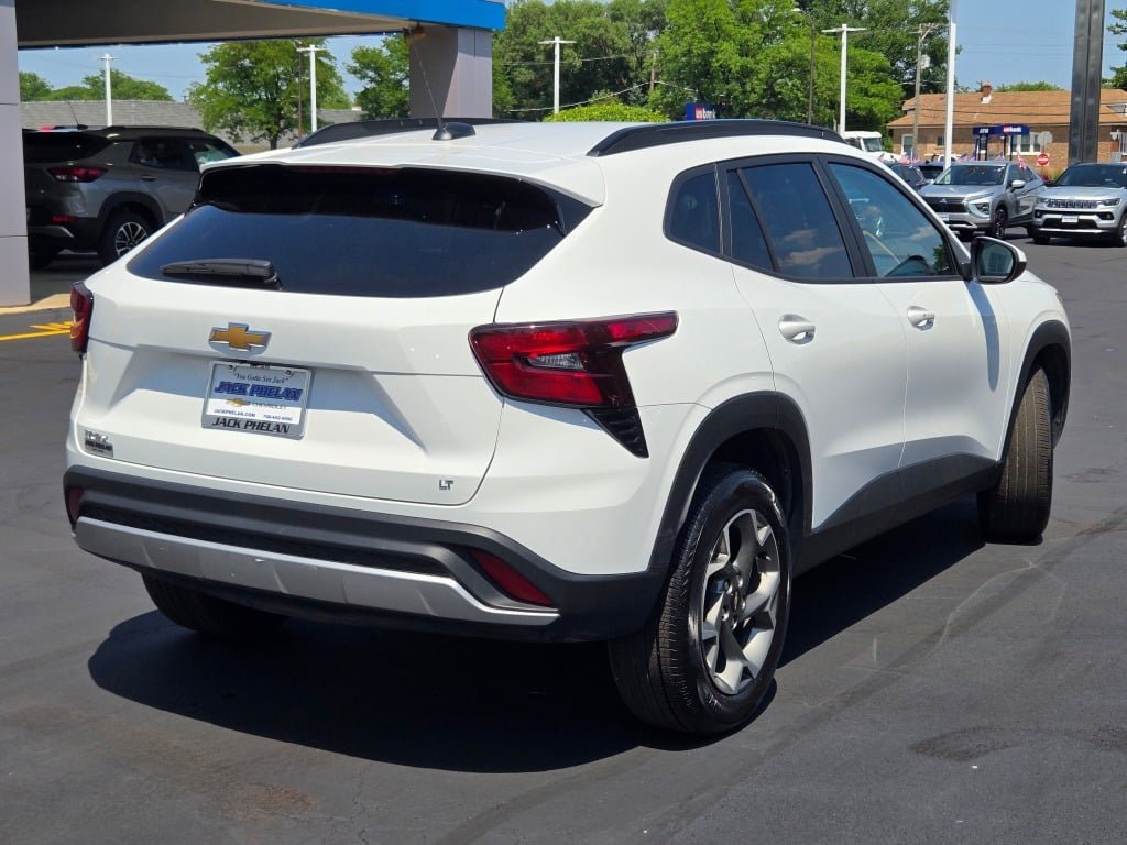 2025 Chevrolet Trax LT - Photo 10