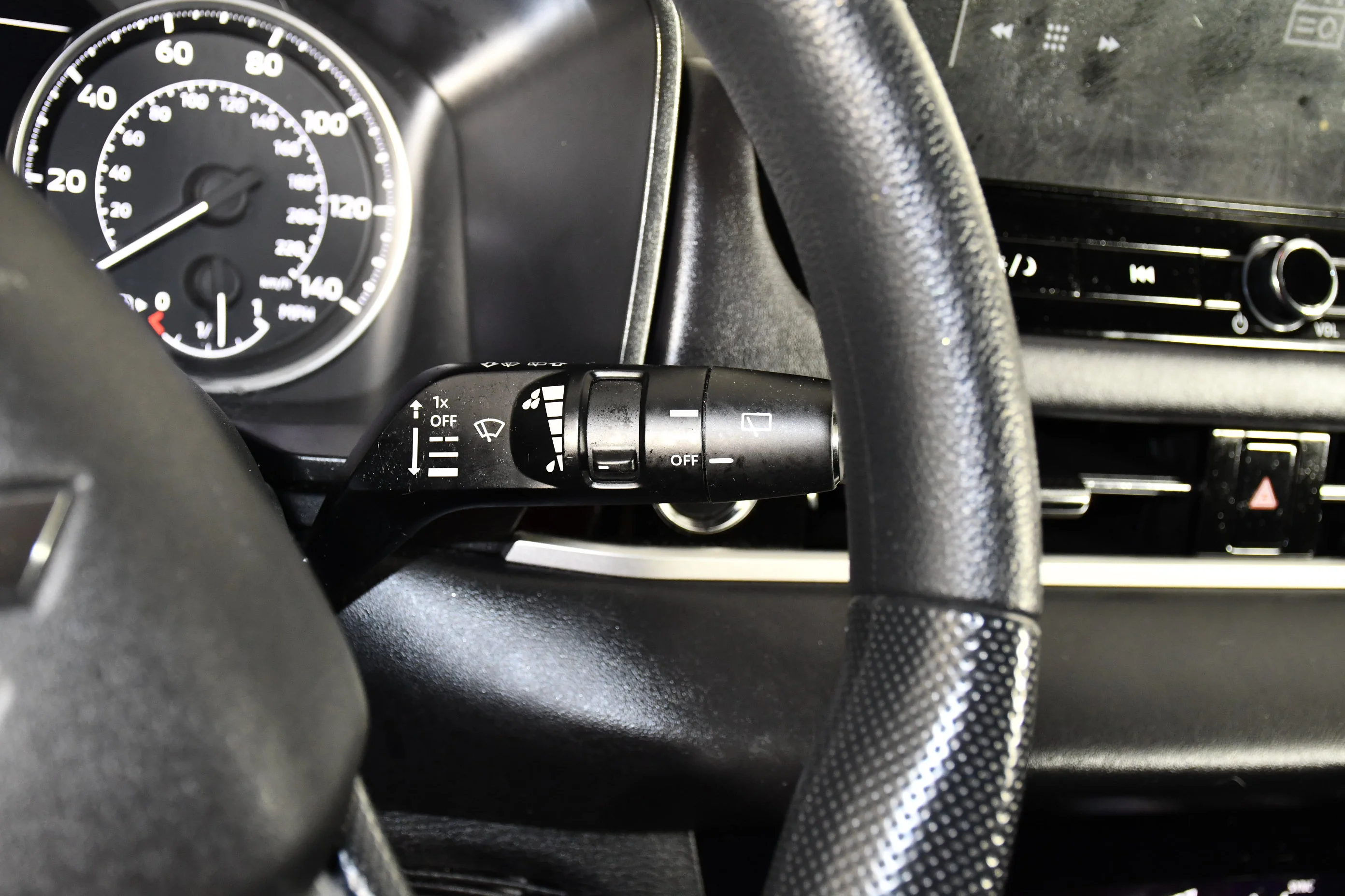 Used 2025 Silver Mitsubishi ES image 15