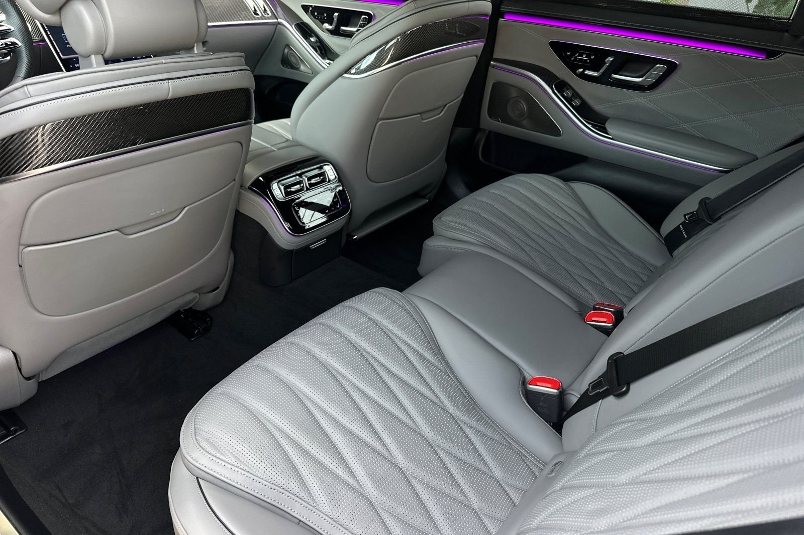 New 2026 MANUFAKTUR Moonlight White Metallic Mercedes-Benz S 63 E AMG® image 10