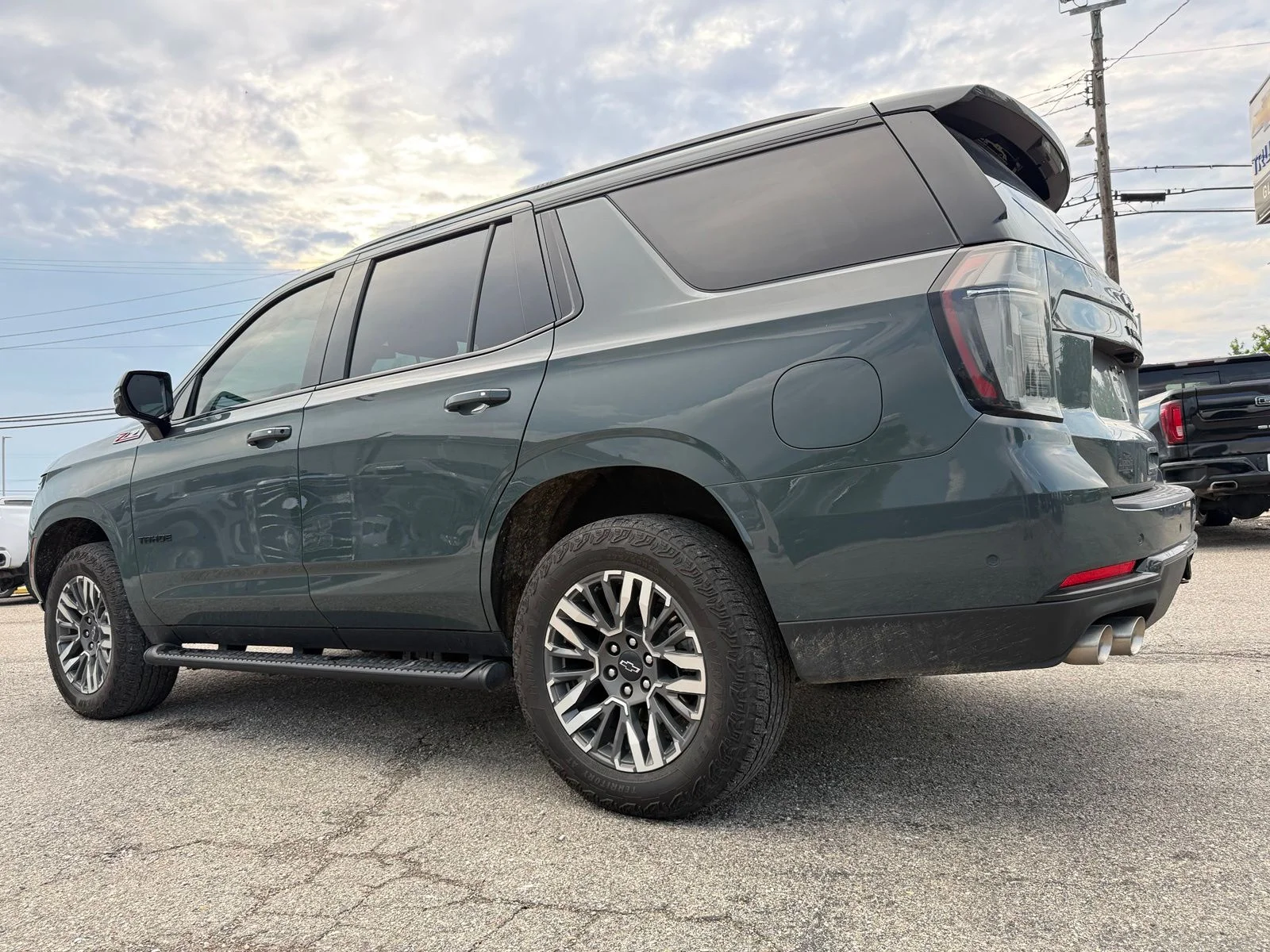 Used 2025 Gray Chevrolet Z71 image 4