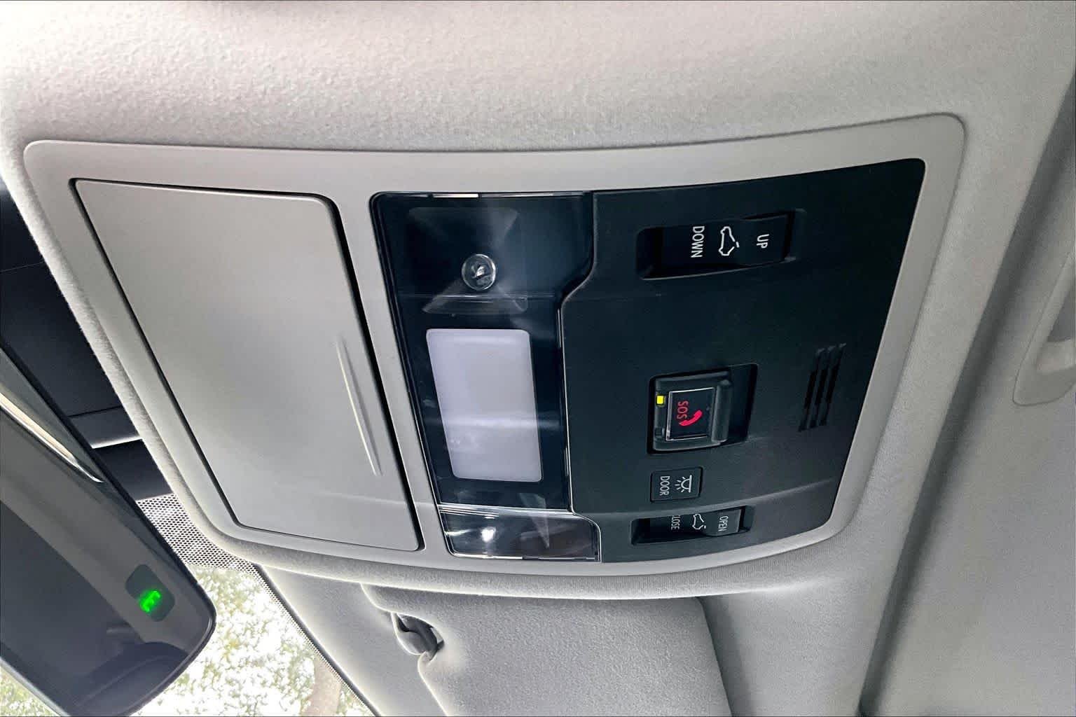 Used 2020 Atomic Silver Lexus  image 32