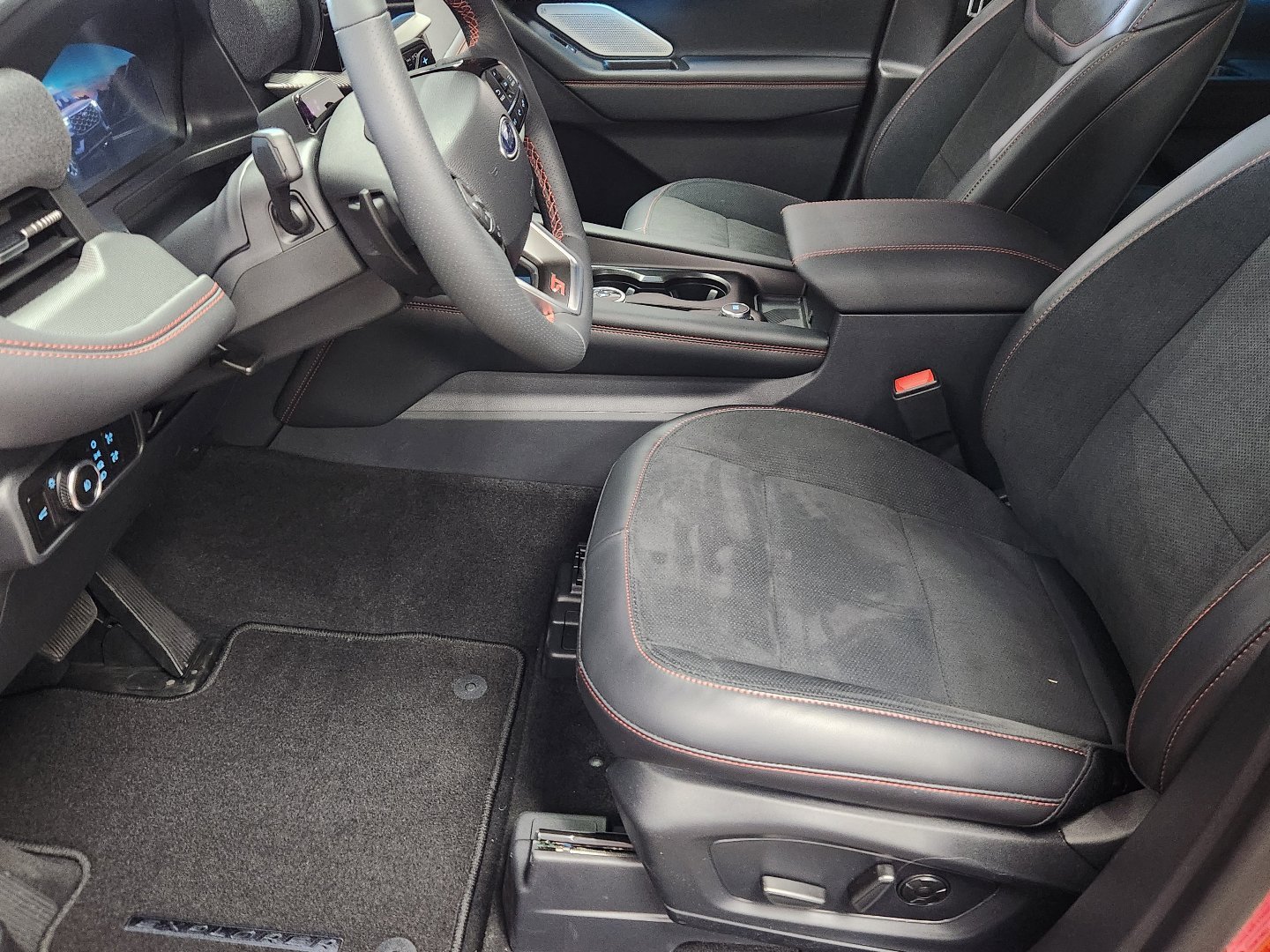 2026 Ford Explorer ST - Photo 8