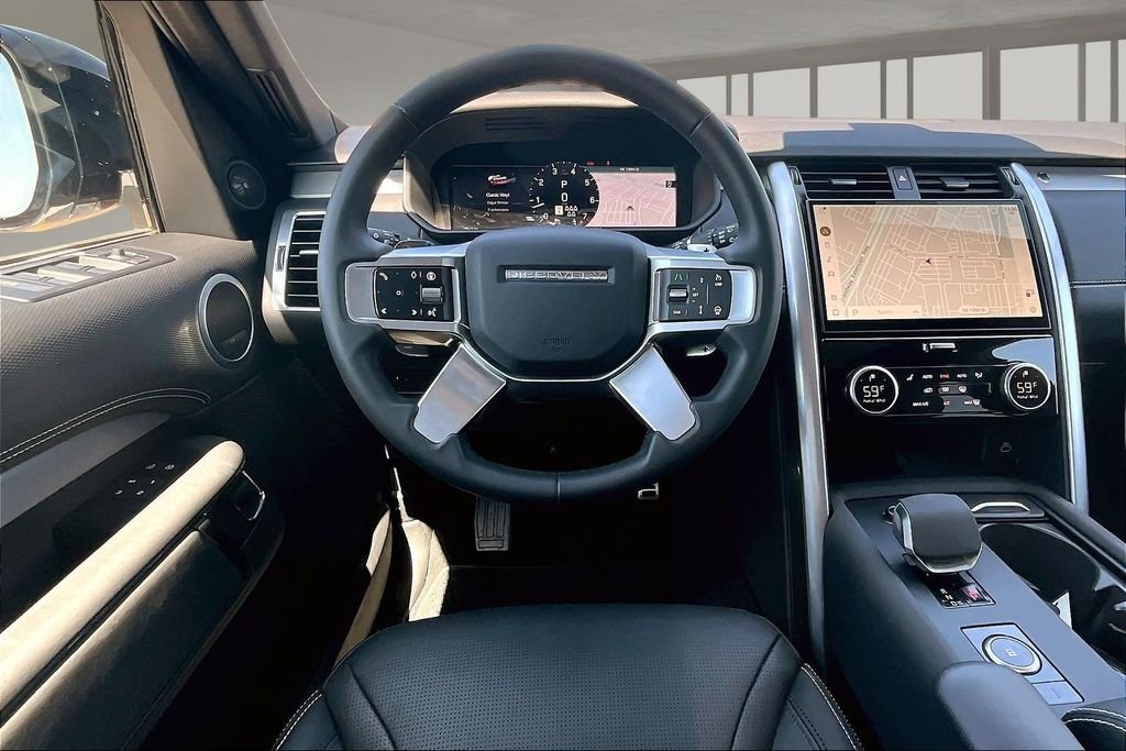 Used 2025 White Land Rover Dynamic SE image 5