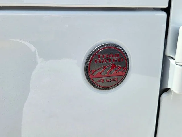 New 2026 Bright White Clear-Coat Exterior Paint Jeep Rubicon X image 13