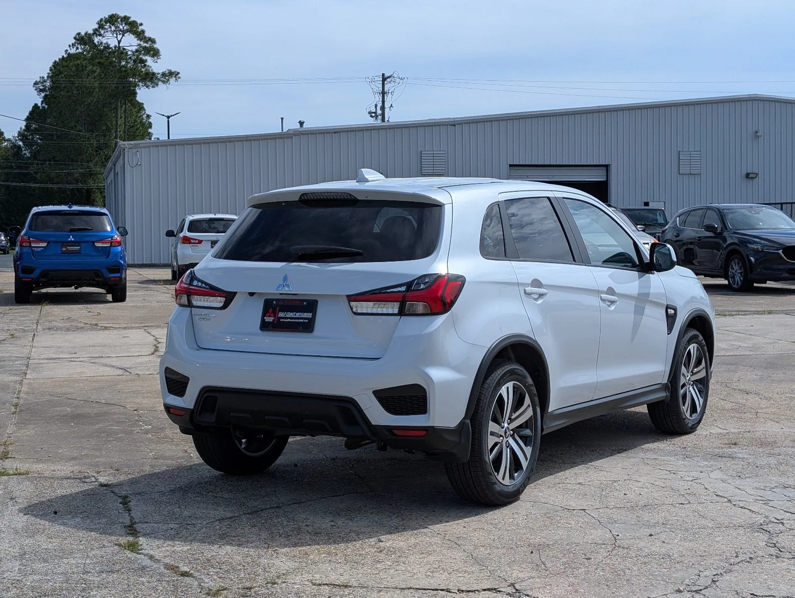 New 2027 White Mitsubishi 2.0 ES image 7