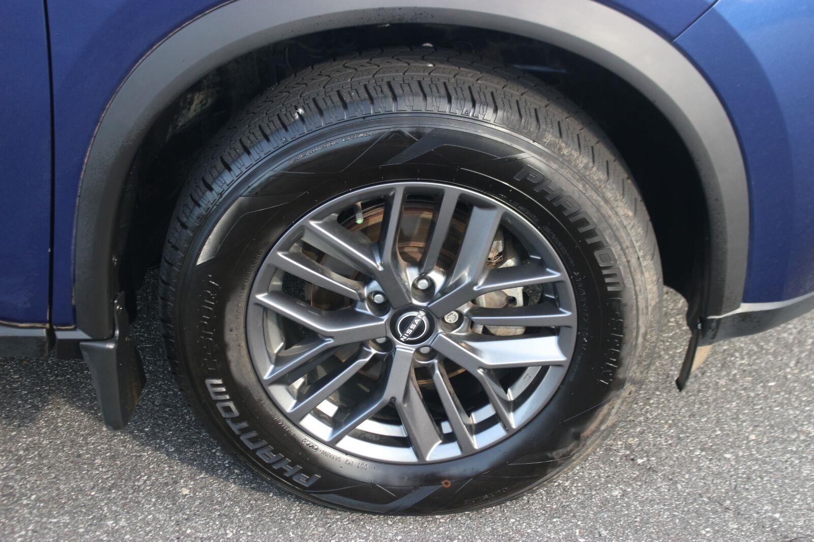 Used 2023 Blue Nissan S image 33