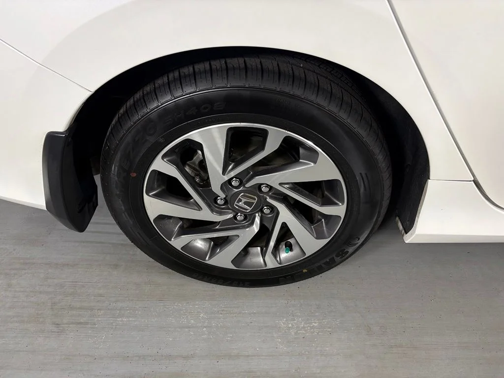 Used 2018  Honda EX image 11