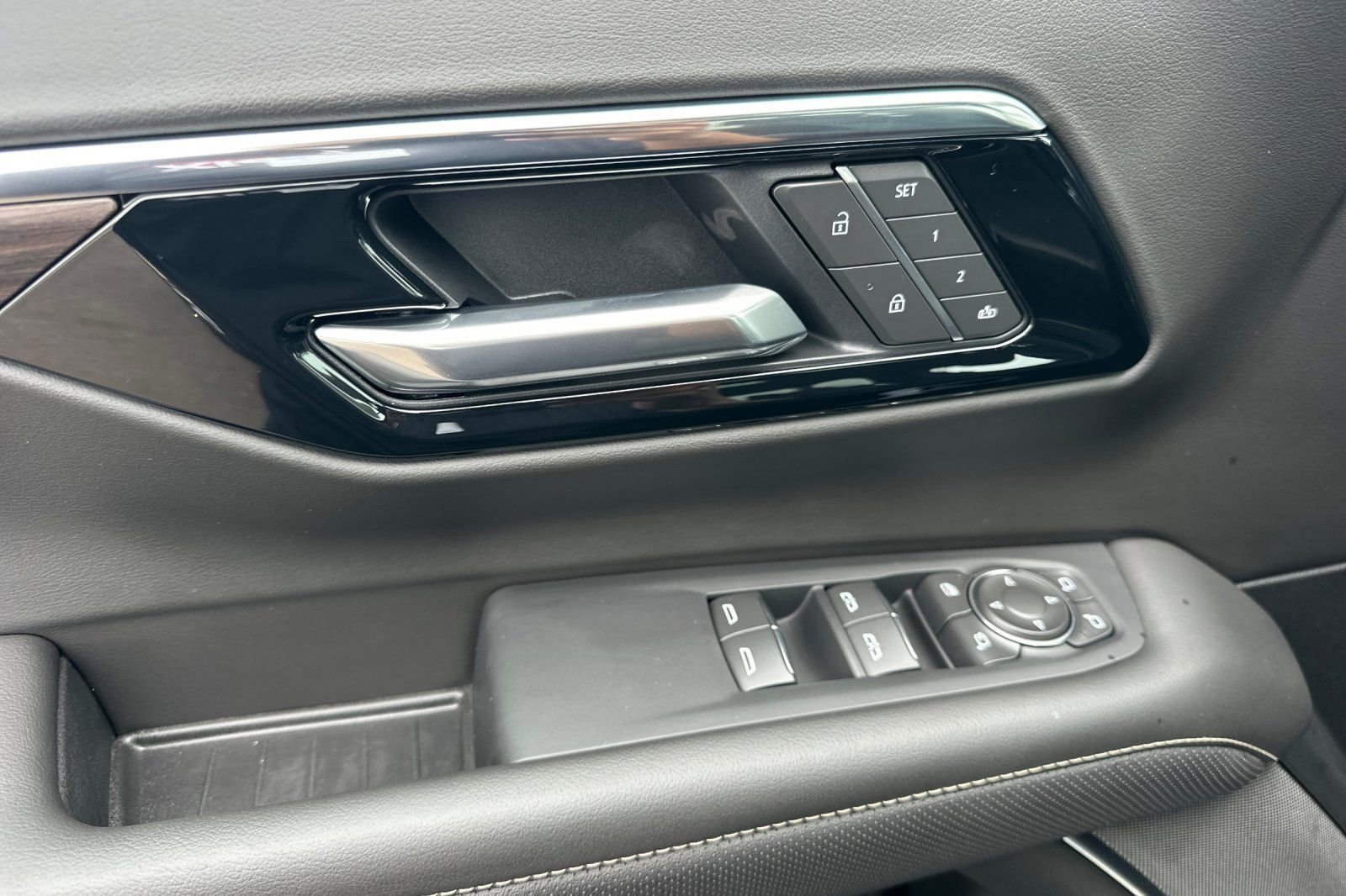 2025 Chevrolet Suburban Premier - Photo 11