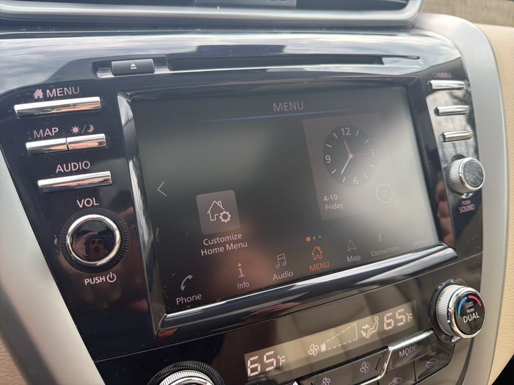 Used 2019 White Nissan SL image 33