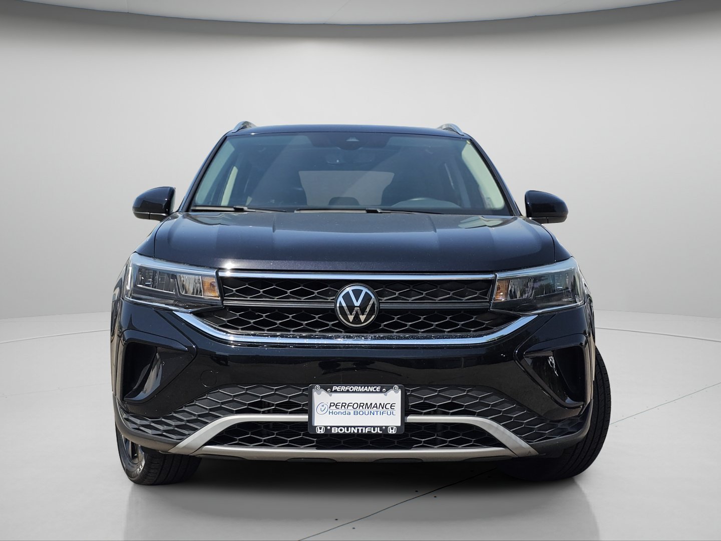 Used 2023 Deep Black Volkswagen SE image 3
