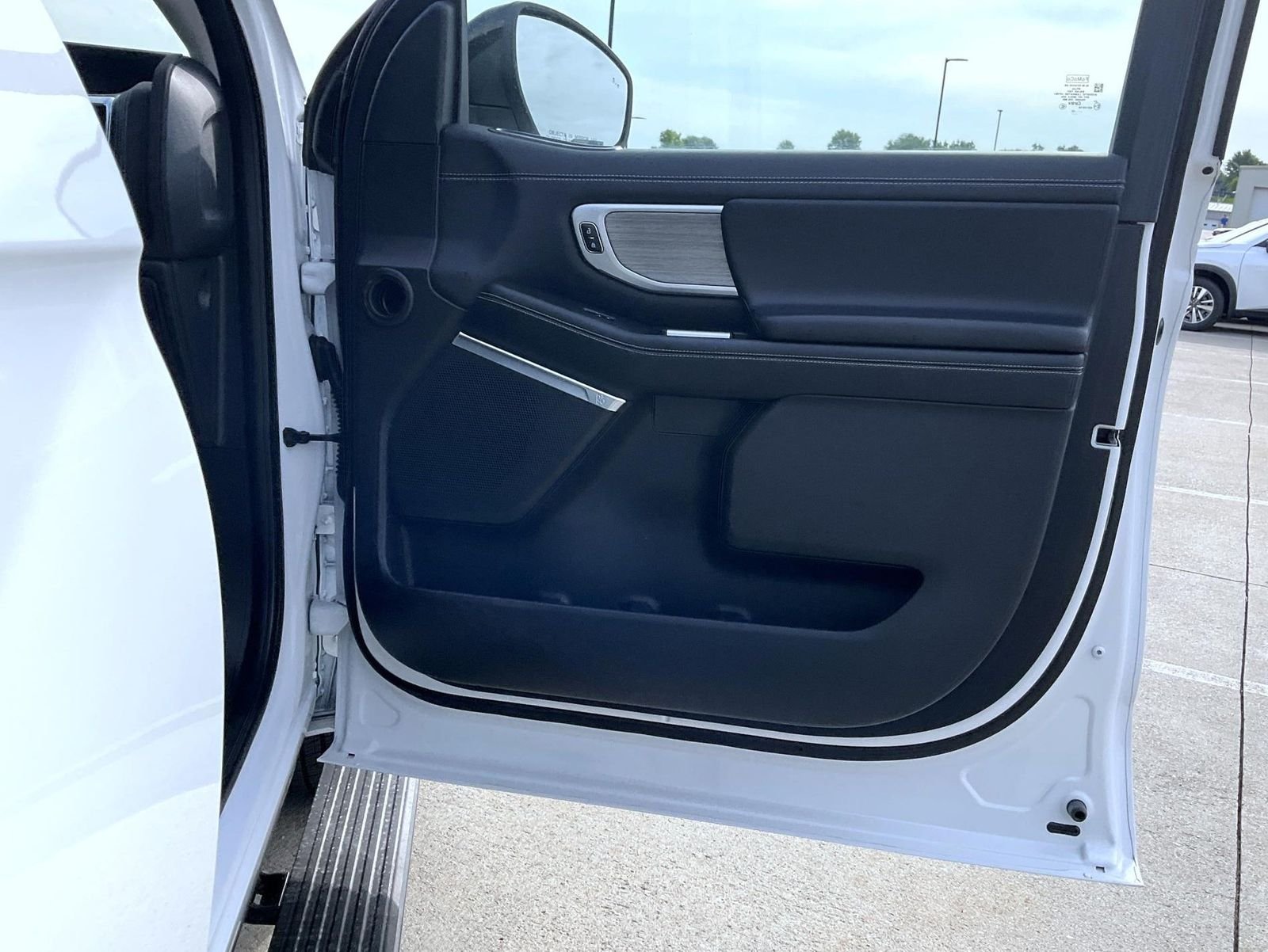 Used 2025 White Ford Platinum image 17