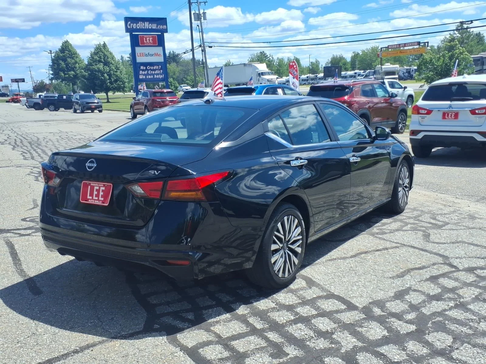 Used 2024 Super Black Nissan 2.5 SV image 5