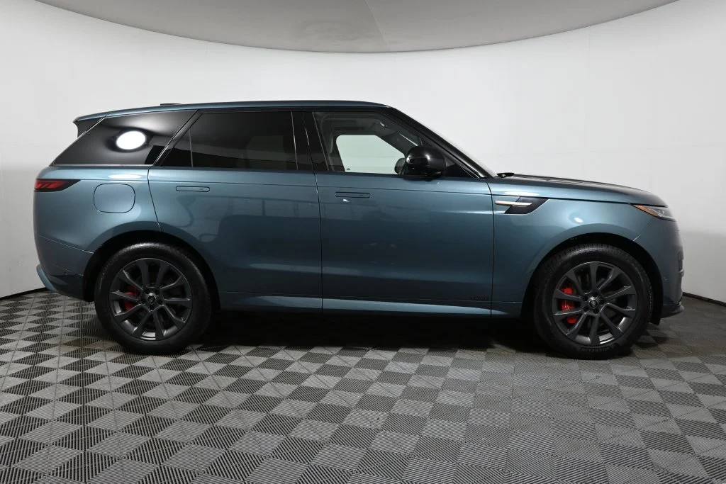 Used 2024 Green Land Rover Autobiography image 8