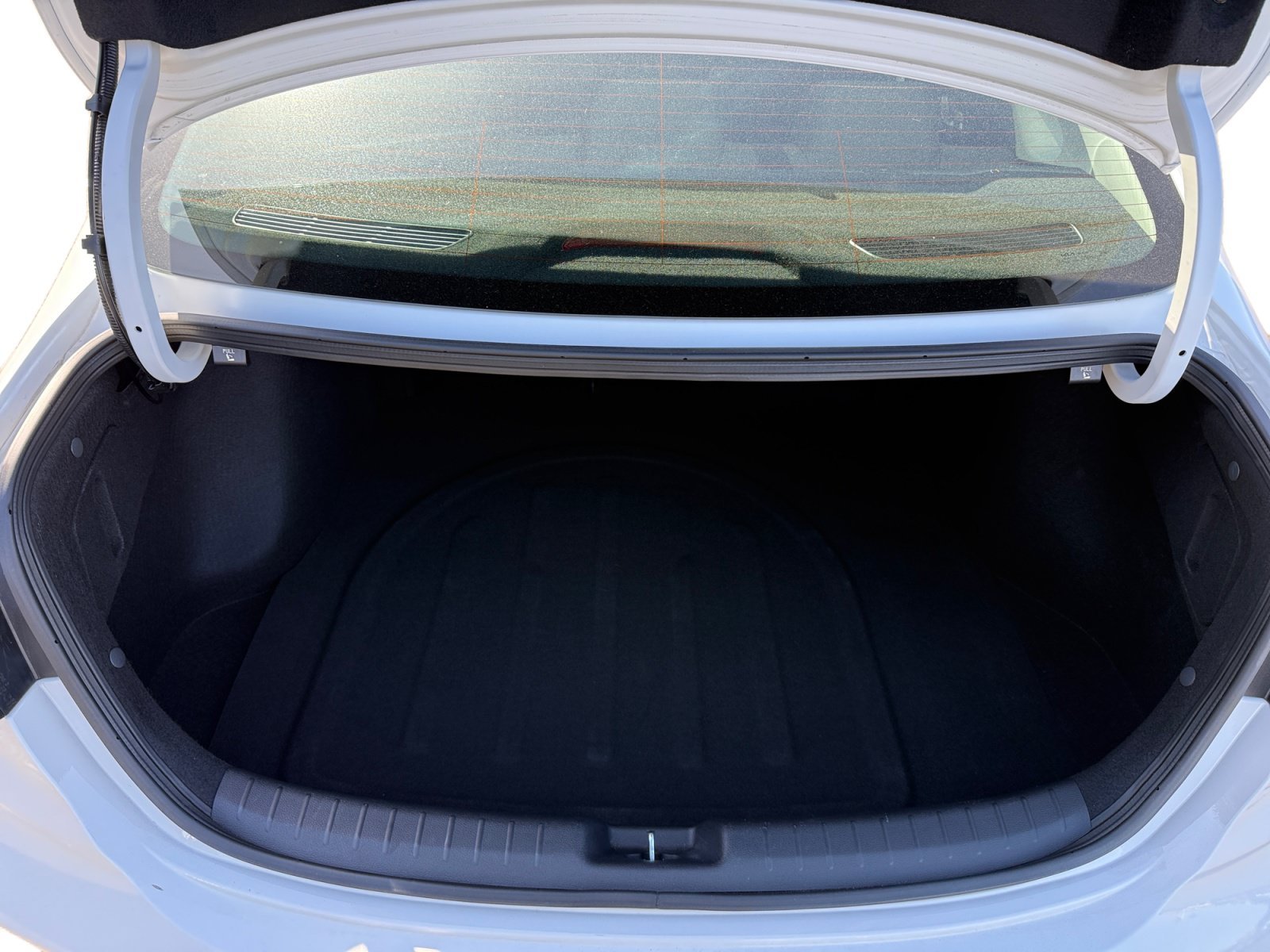 Used 2023 Snow White Pearl Kia LXS image 17
