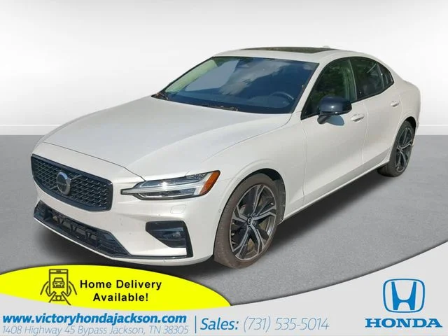 2024 Volvo S60 B5 Plus Dark Theme