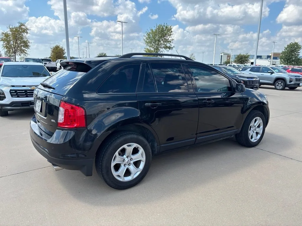 Used 2014  Ford SEL image 4