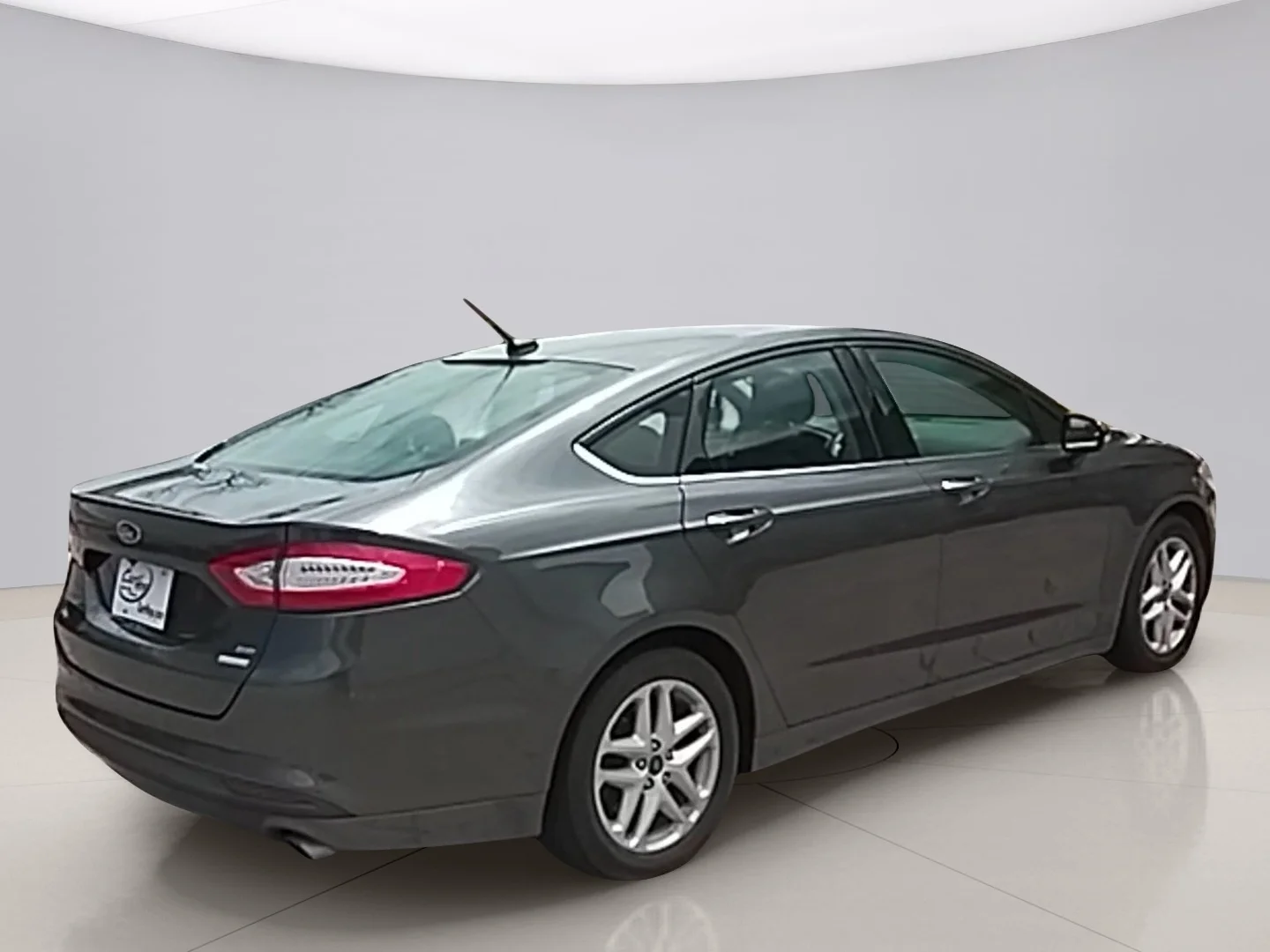 Used 2016 Gray Ford SE image 5