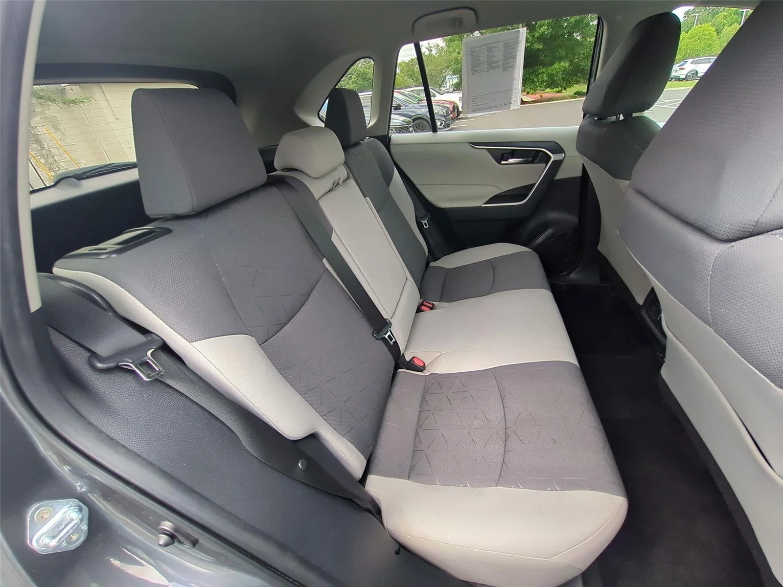2024 Toyota RAV4 XLE - Photo 46