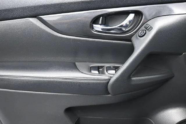 Used 2020 Gray Nissan SV image 8