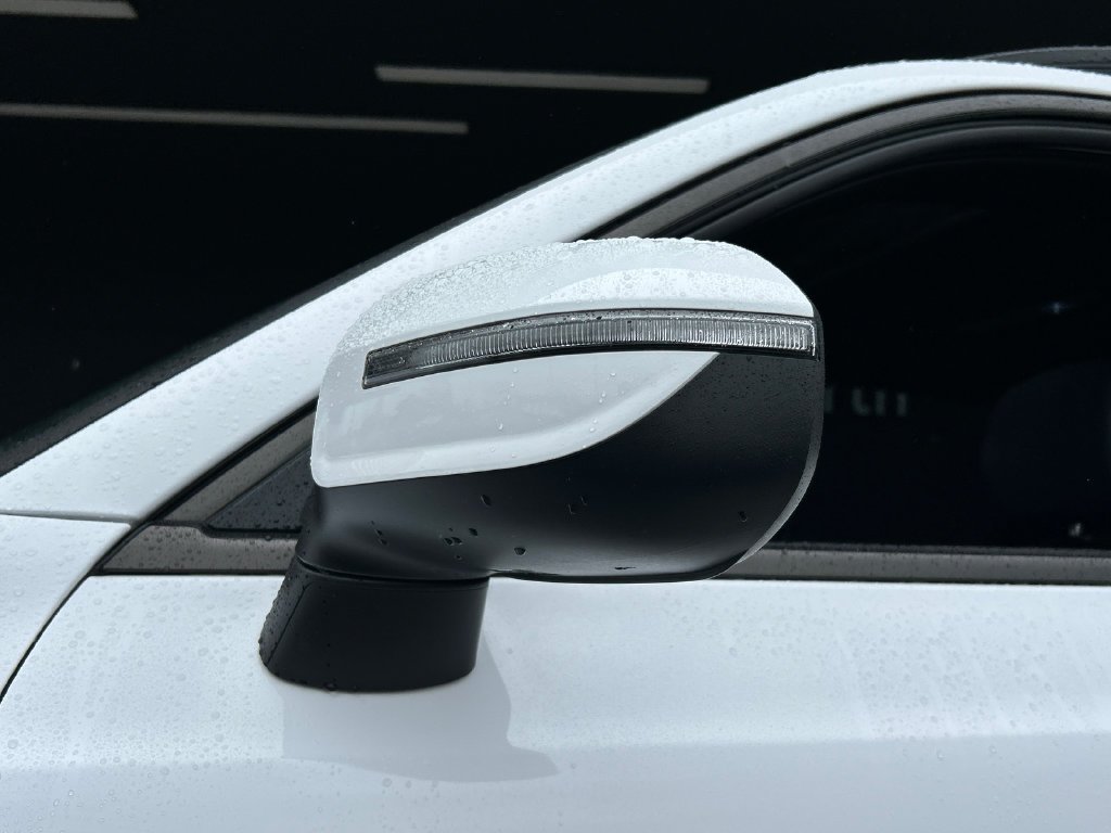 Used 2023 White Kia EX X-Line image 30