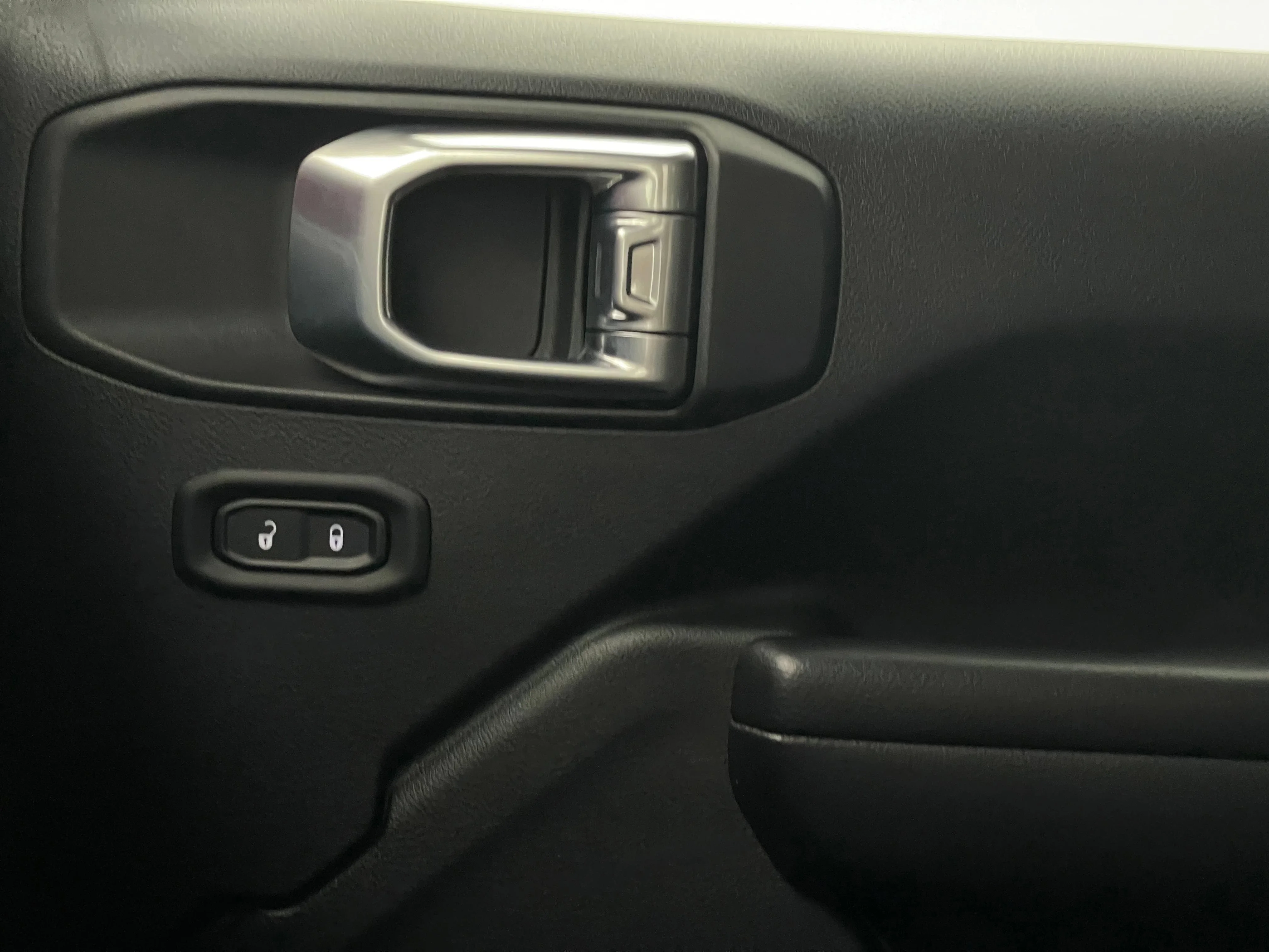 Used 2021  Jeep Rubicon image 39