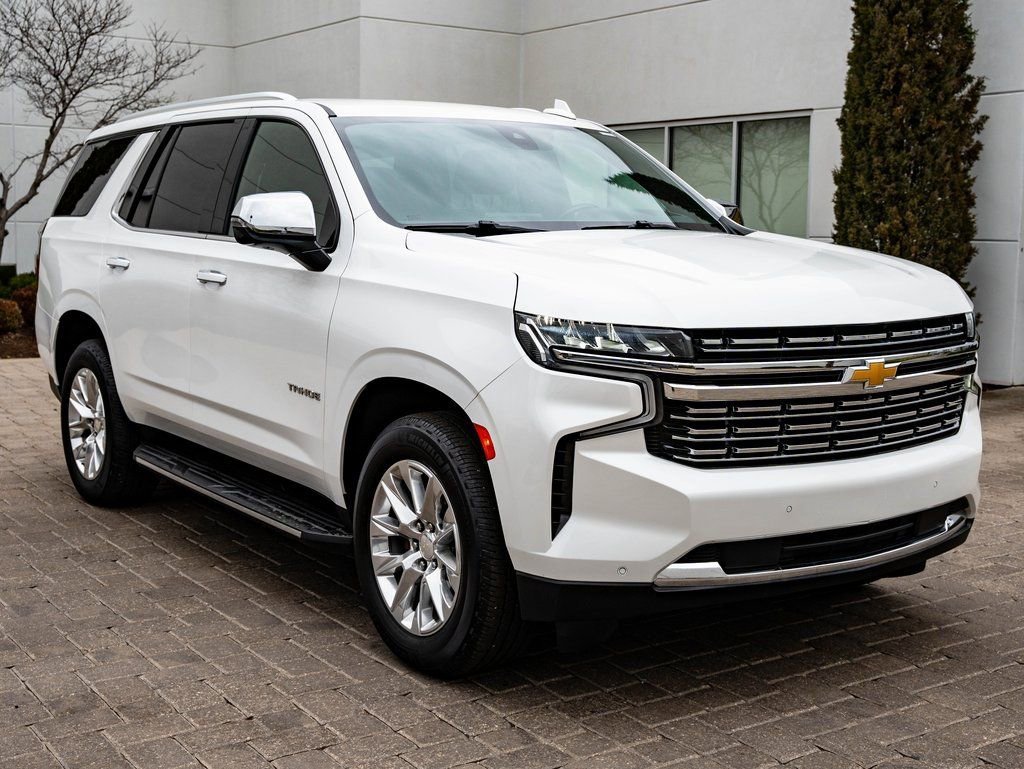 Used 2021 Iridescent Pearl Tricoat Chevrolet Premier image 12