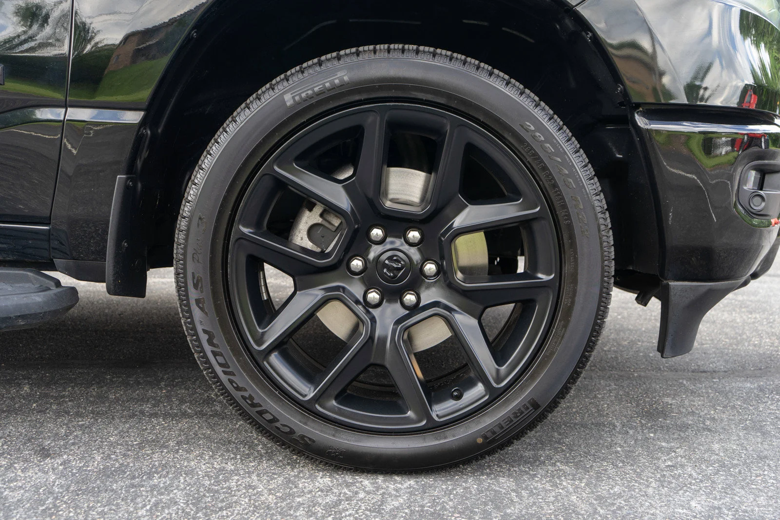 Used 2023 Diamond Black Crystal Pearlcoat Ram Laramie image 10
