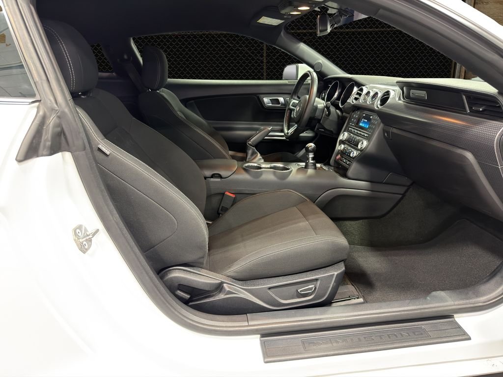 Used 2018 Oxford White Ford GT image 16