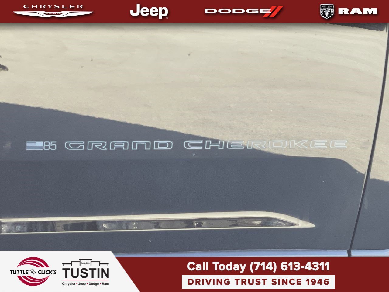 New 2026 Diamond Black Crystal Pearl-Coat Exterior Paint Jeep 85th Anniversary Edition image 8
