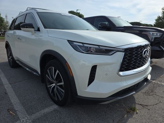 Used 2023 White INFINITI Sensory image 1