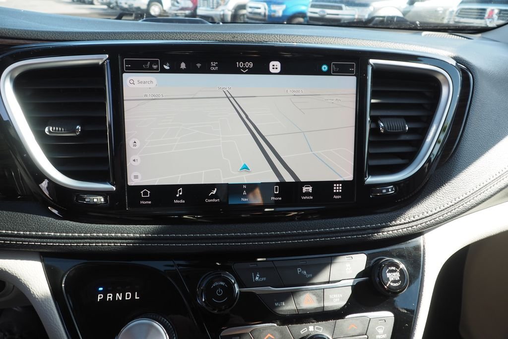 Used 2023 Black Chrysler Limited image 25