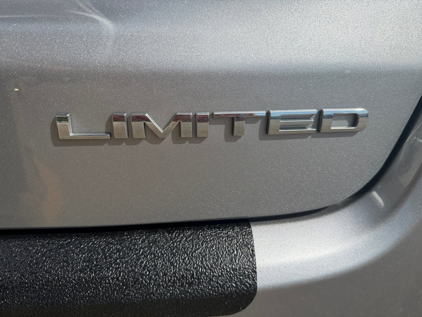 Used 2018 Billet Silver Metallic Clearcoat Jeep Limited image 42