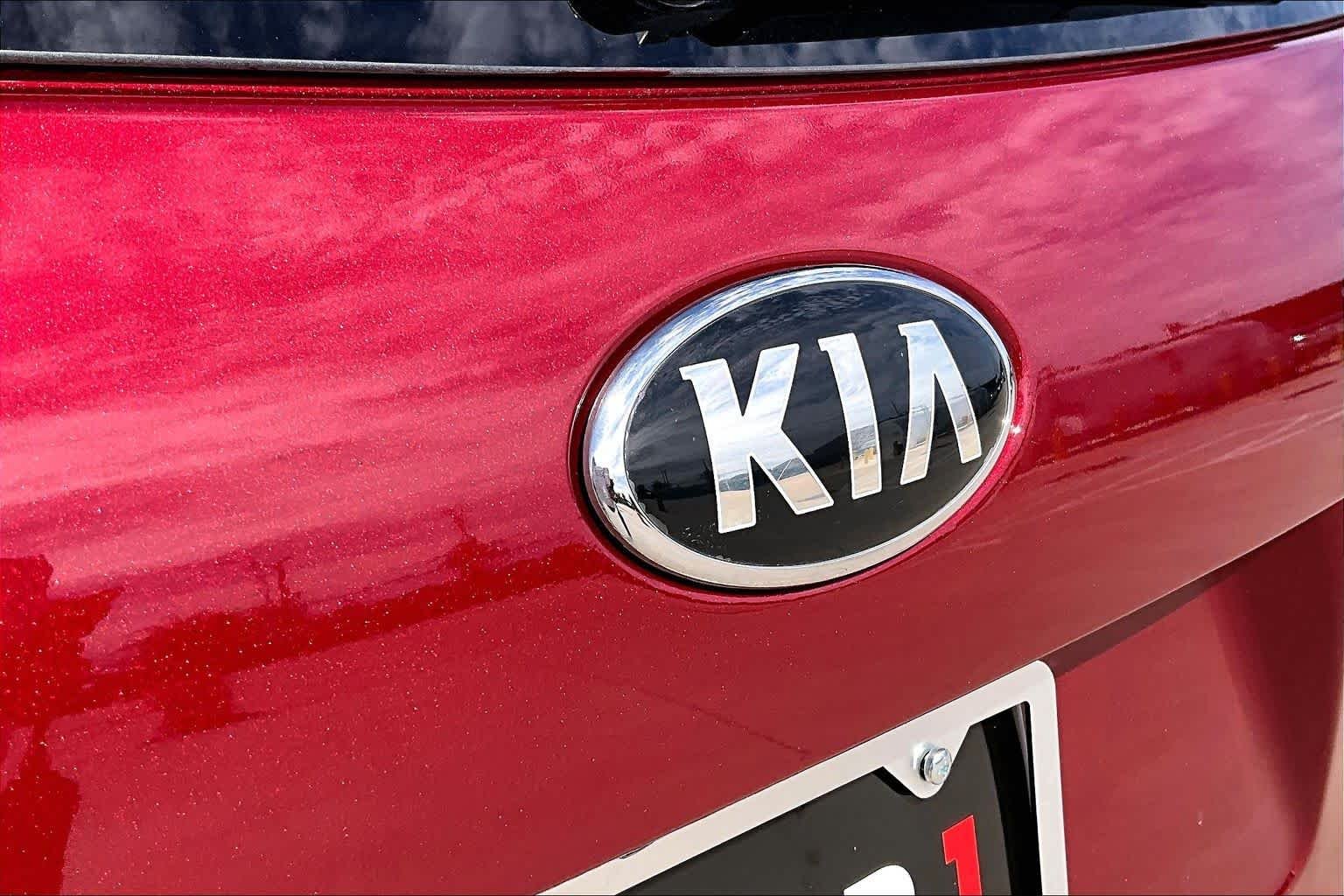 Used 2017 Remington Red Kia LX V6 image 10