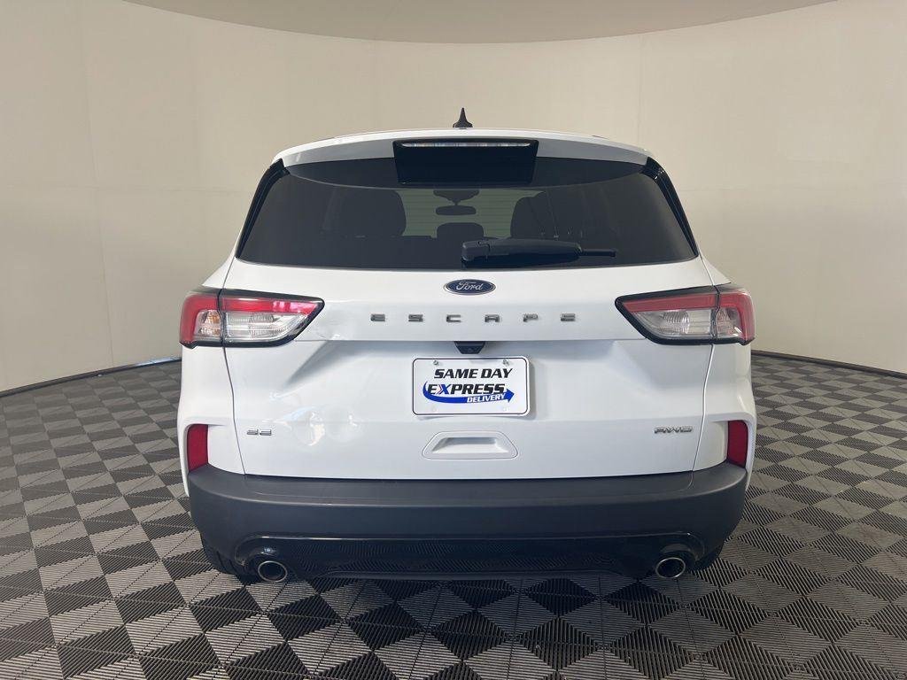 Used 2022 Oxford White Ford SE image 24