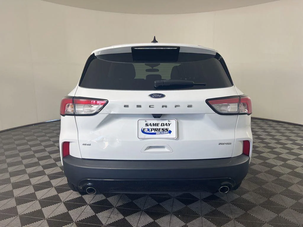 Used 2022 Oxford White Ford SE image 24