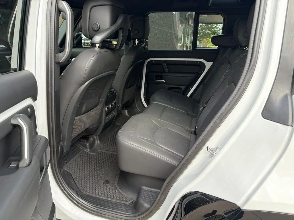 Used 2025 Fuji White Land Rover X-Dynamic SE image 11