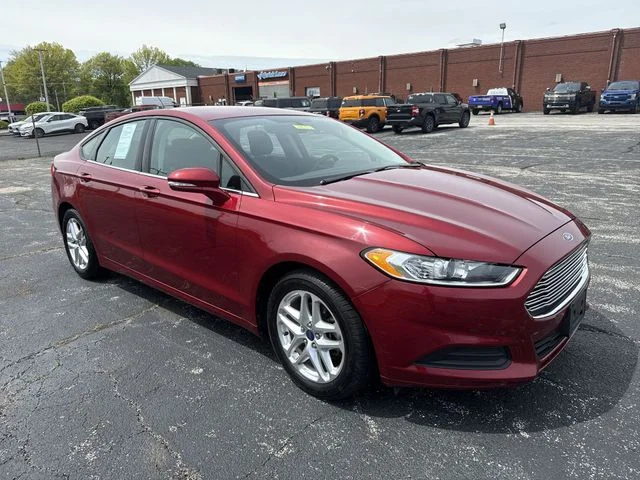 Used 2013 Red Ford SE image 11