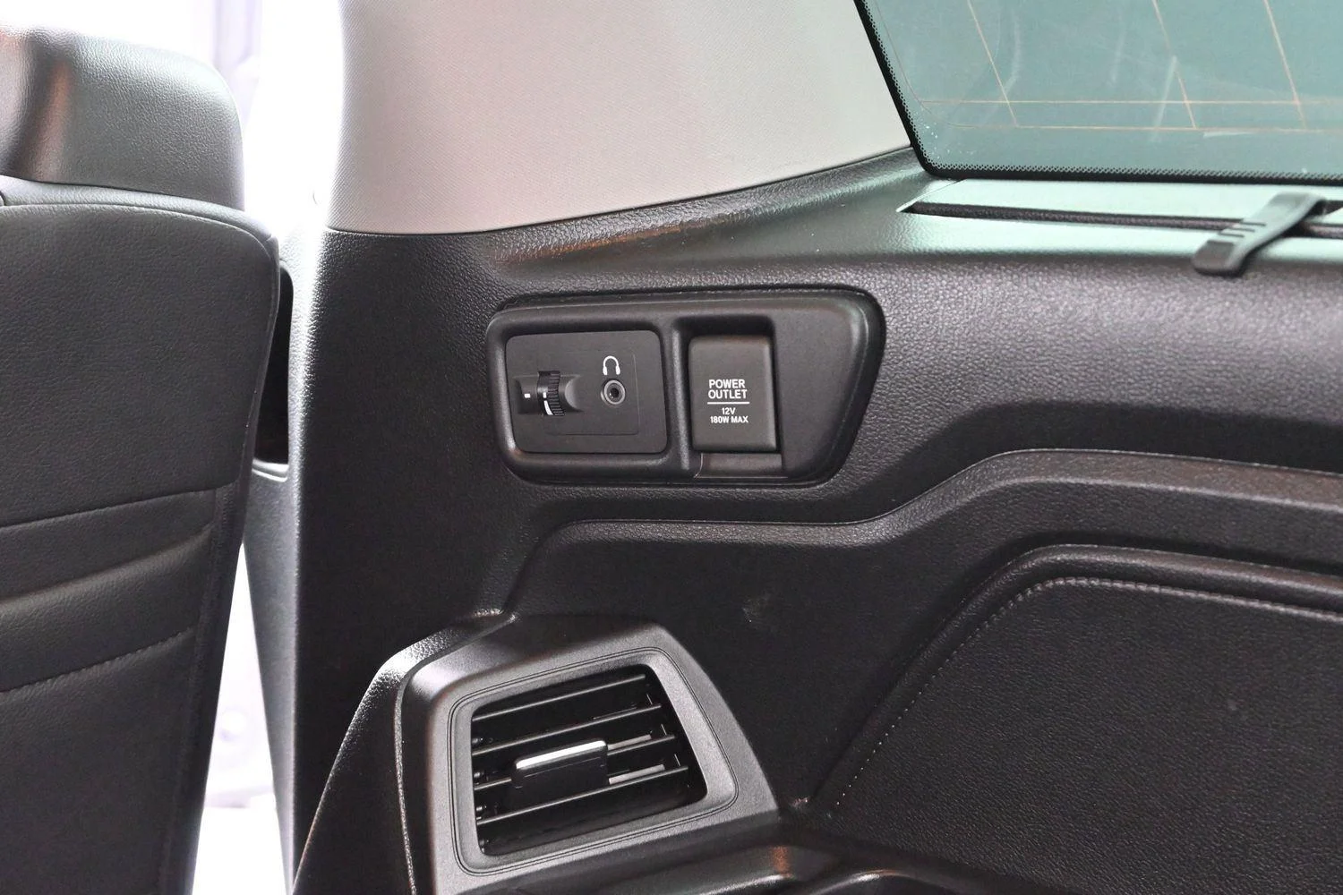Used 2023 Modern Steel Metallic Honda Touring image 35