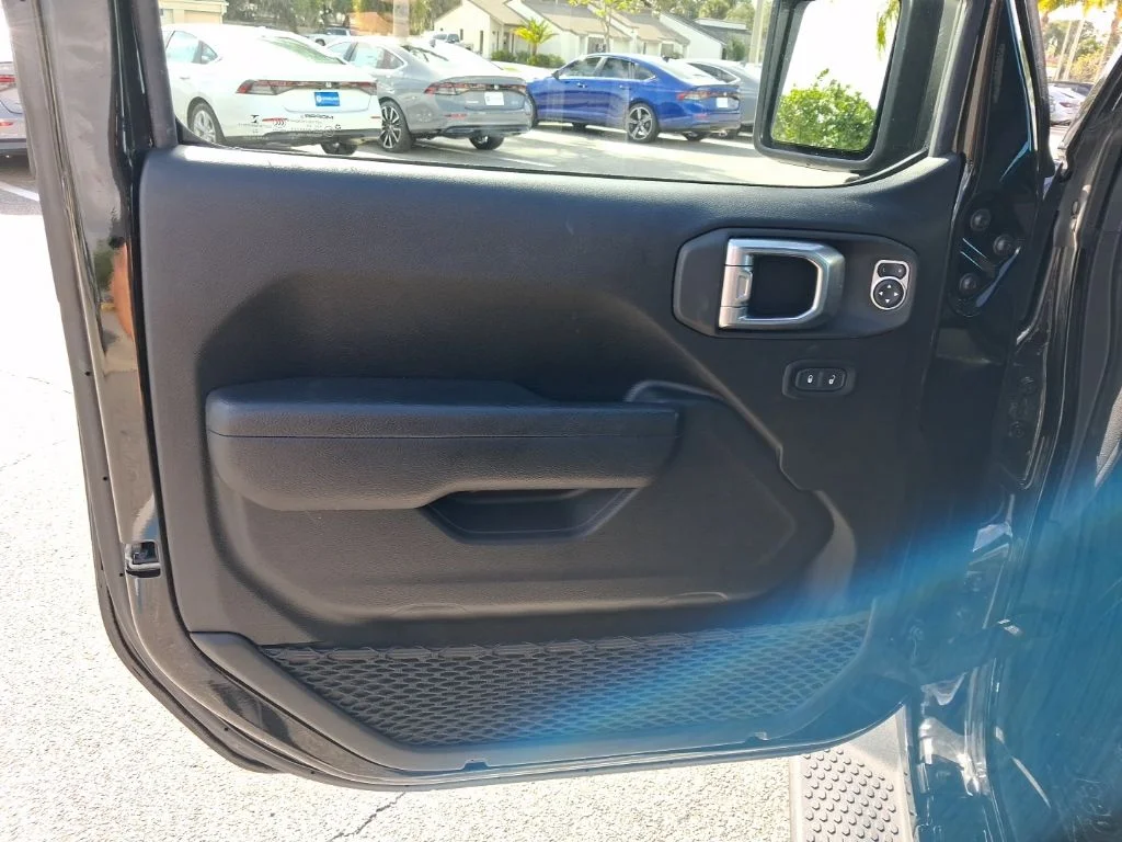 Used 2023 Black Jeep Sport S image 20