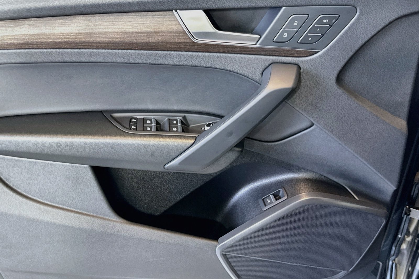 Used 2023 Daytona Gray Pearl Effect Audi S line Premium image 17