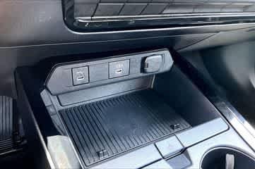 Certified Used 2025 CUTTING EDGE Toyota  image 32