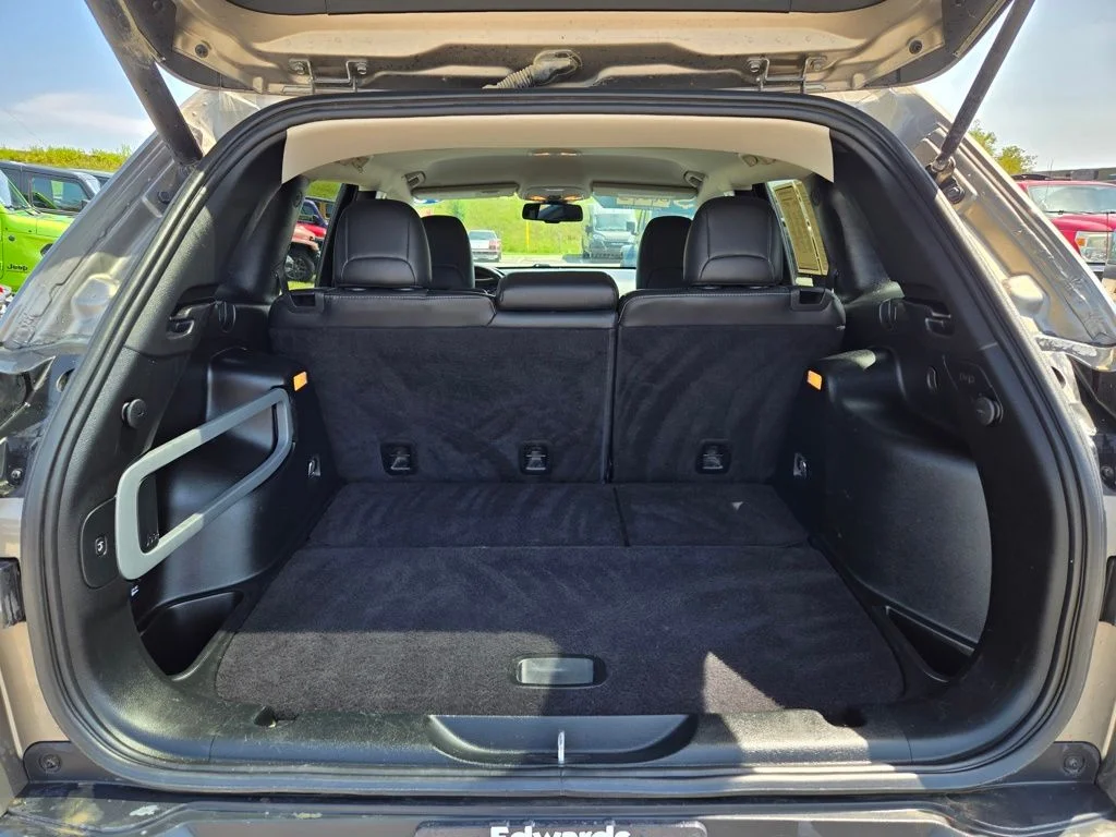 Used 2018 Beige Jeep Limited image 29
