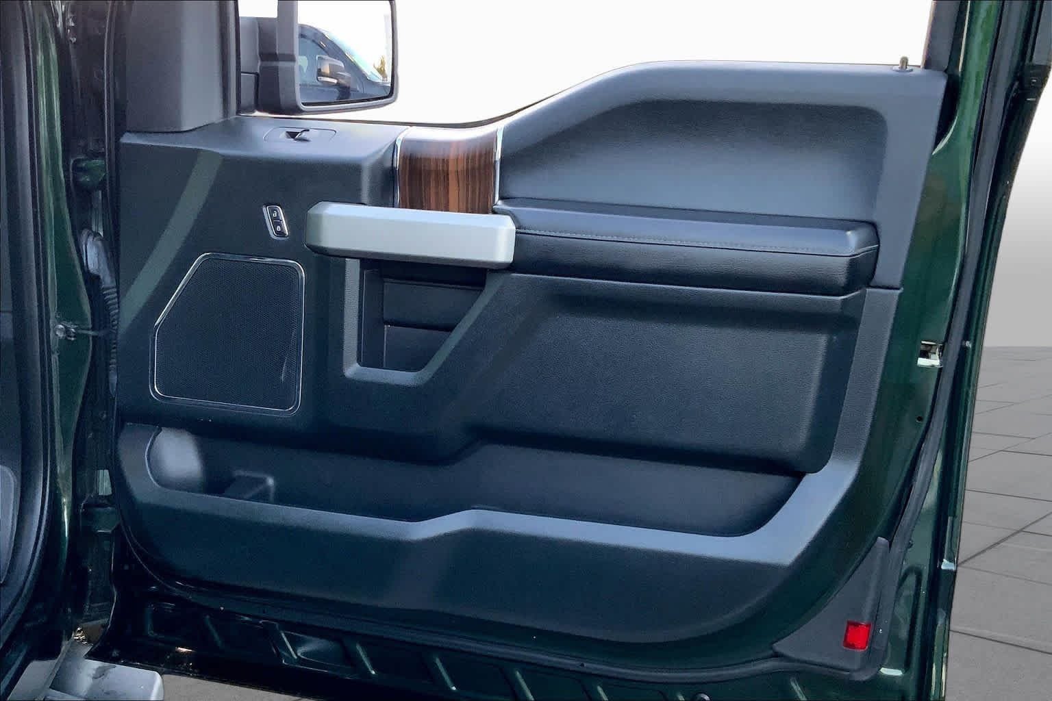Used 2016 Green Gem Metallic Ford Lariat image 19
